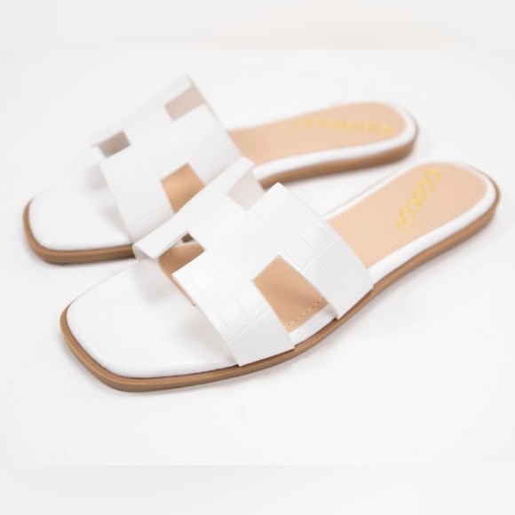 Xena - White Croc Sandal - Picture 3 of 3